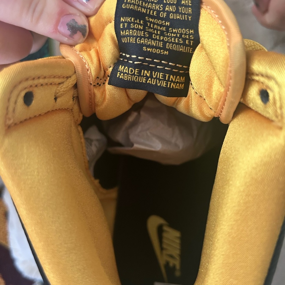 Nike Dunk Wu-tang Black and Yellow Sneakers. With box.Size 13 - Picture 5 of 10